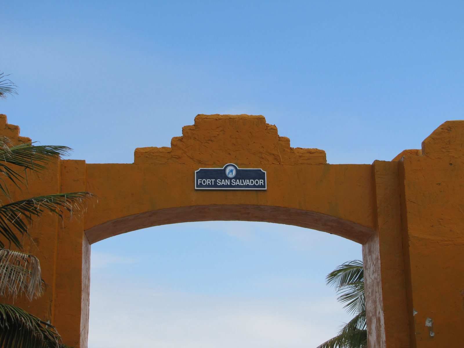 Fort San Salvador arch at the entrance