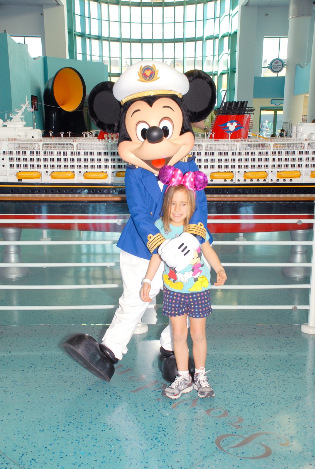 Lisa meets Captain Mickey
