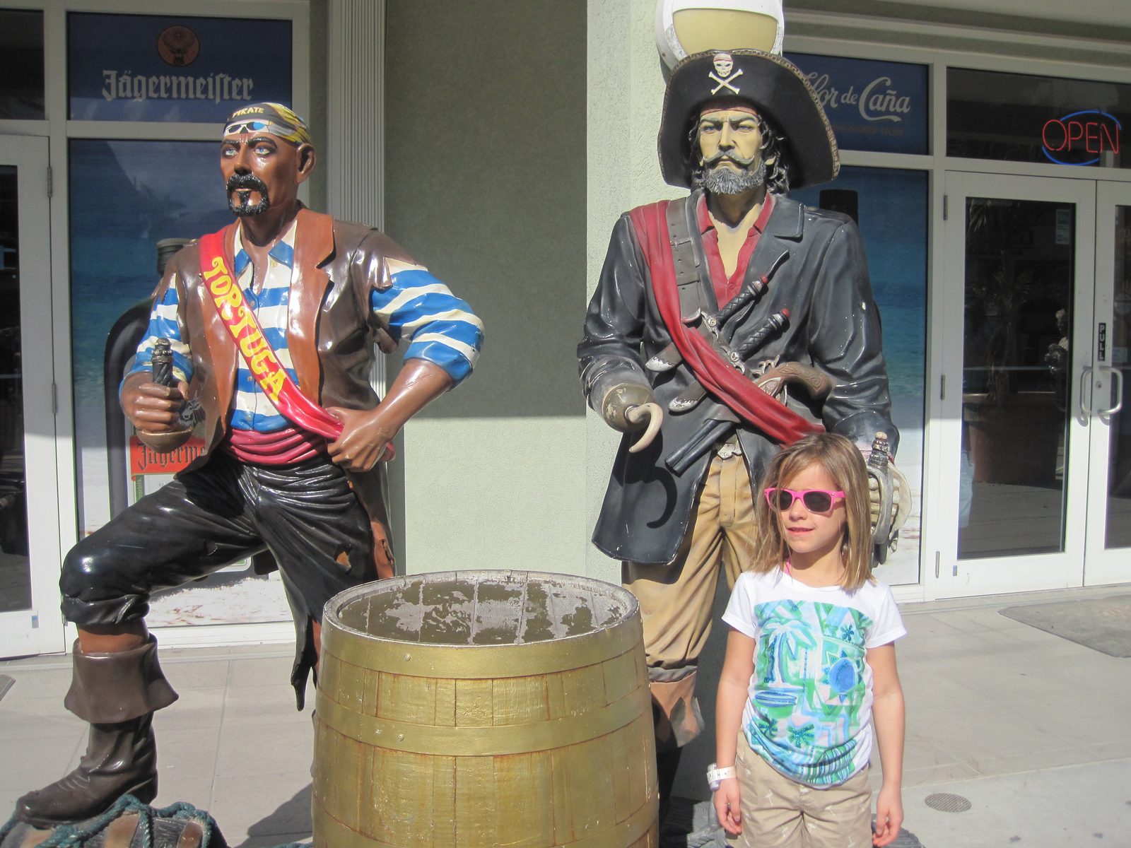 Lisa between two pirate statues in Grand Cayman