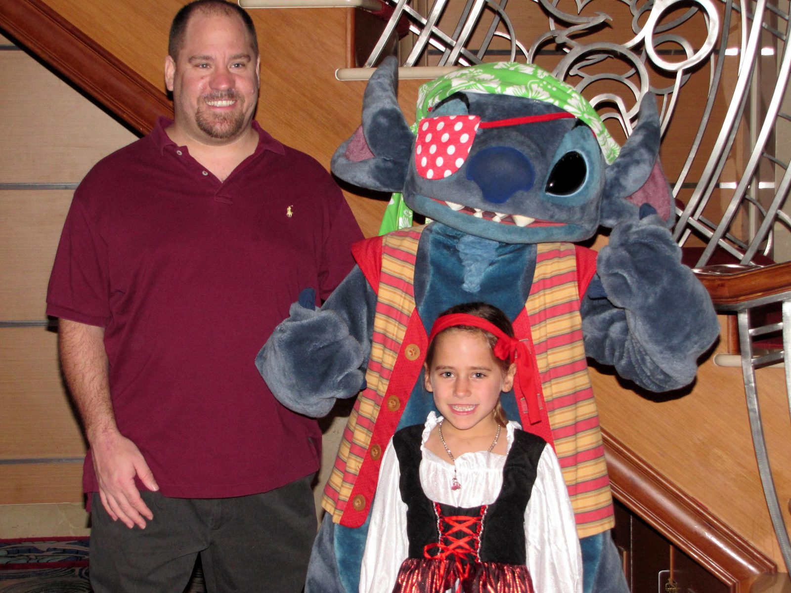 Lisa and me meet pirate Stitch