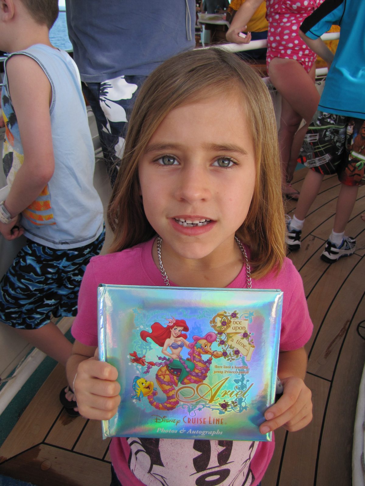 Lisa waiting in line to see Donald