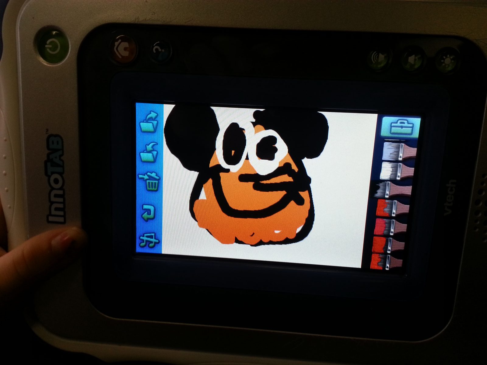 Lisa's Mickey drawing on her Innotab