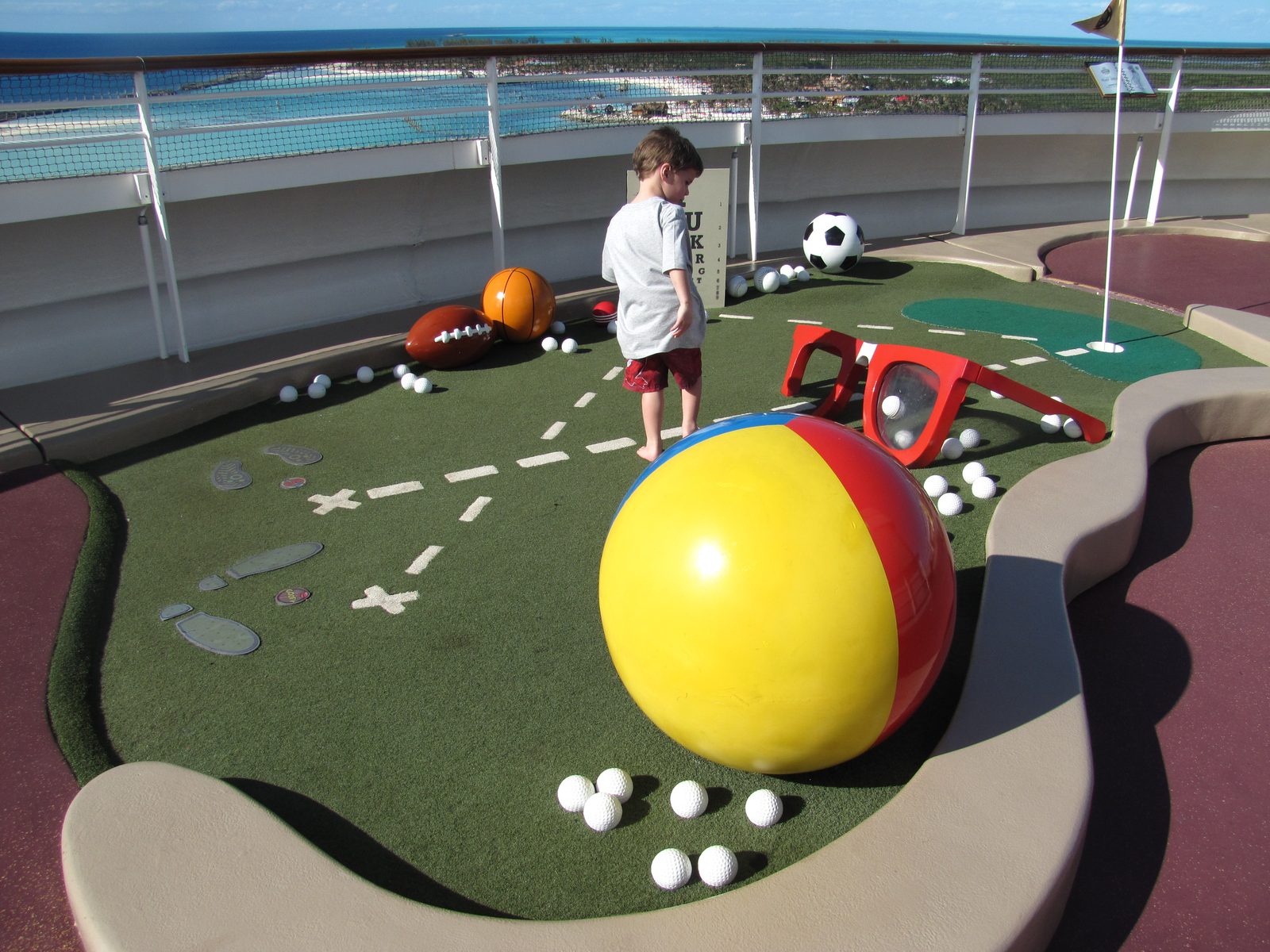 Thomas at Goofy mini golf on the Dream