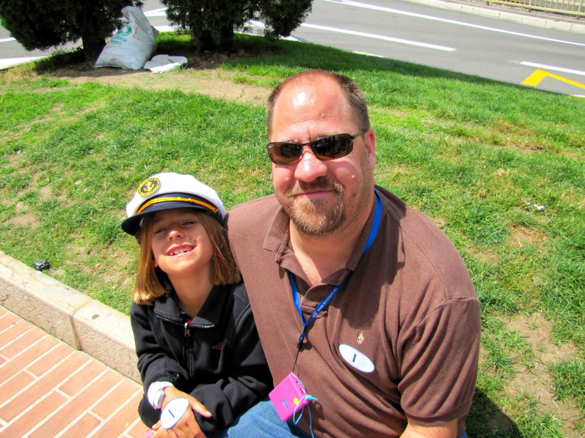 Lisa and Michael waiting for the bus in Monte Carlo