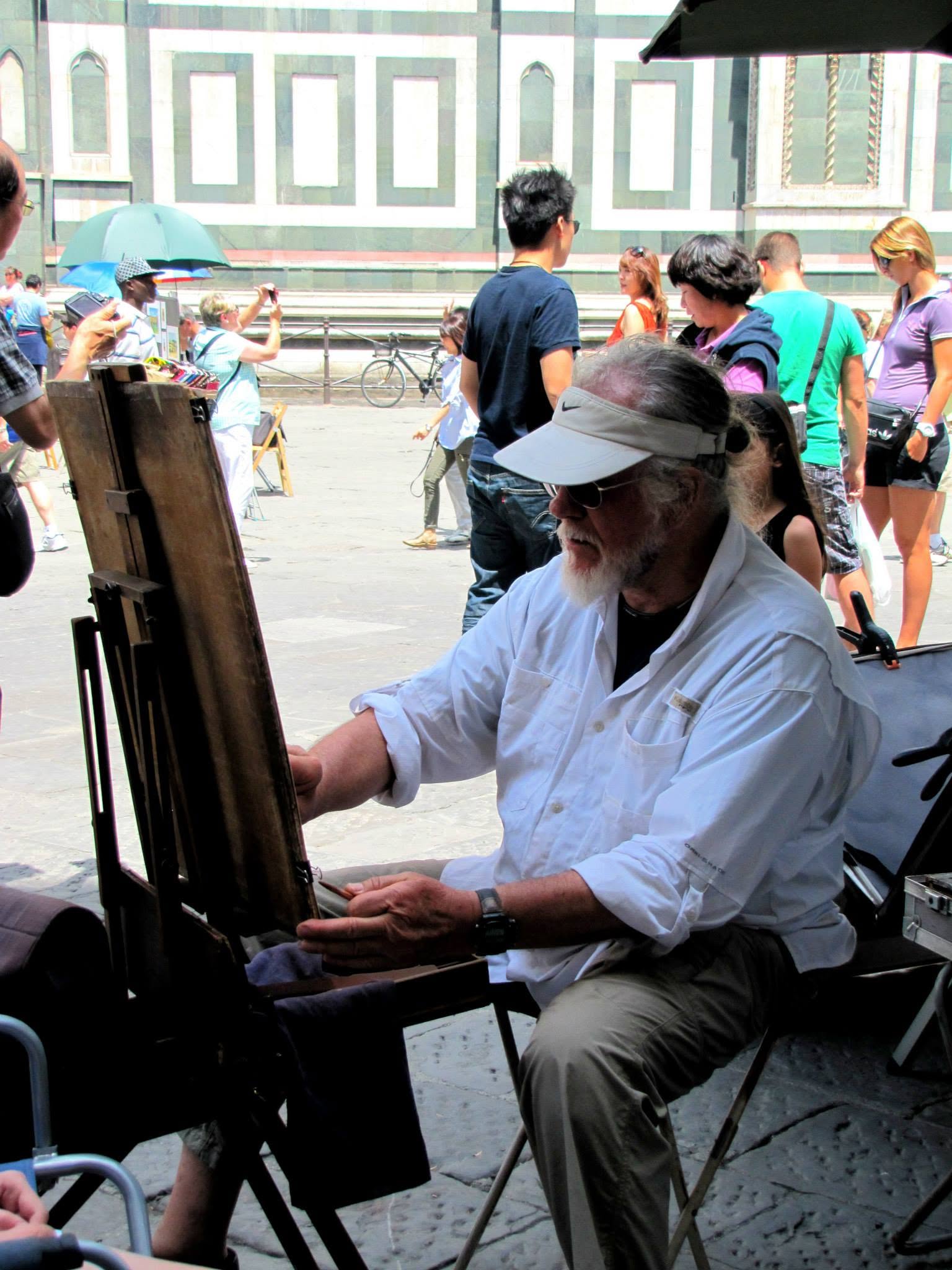 A street artist sketching in the piazza by the Duomo