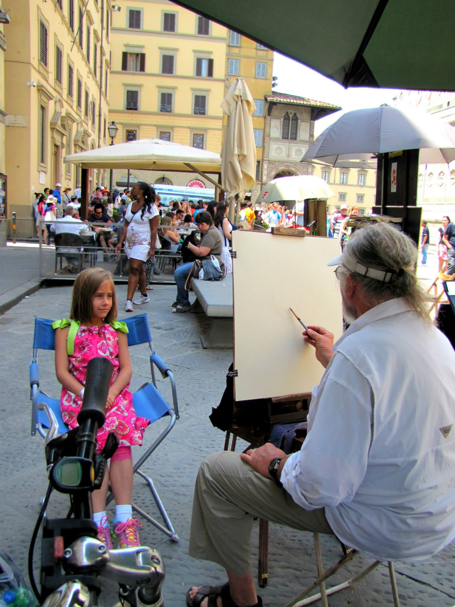 Lisa sitting for her portrait by the Duomo