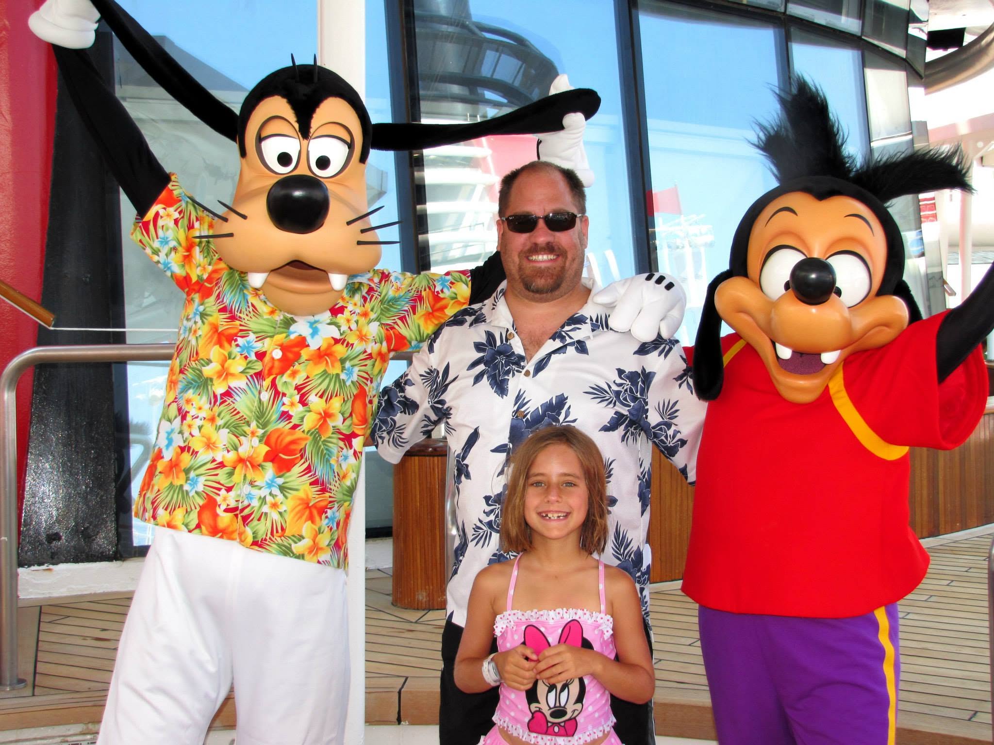 Goofy in his aloha shirt, Michael, Lisa and Max by Goofy's Pool