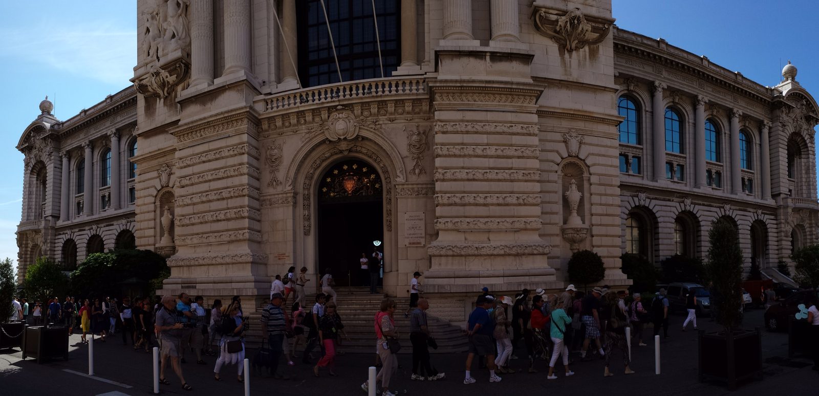 Crowds outside the Oceanographic Museum