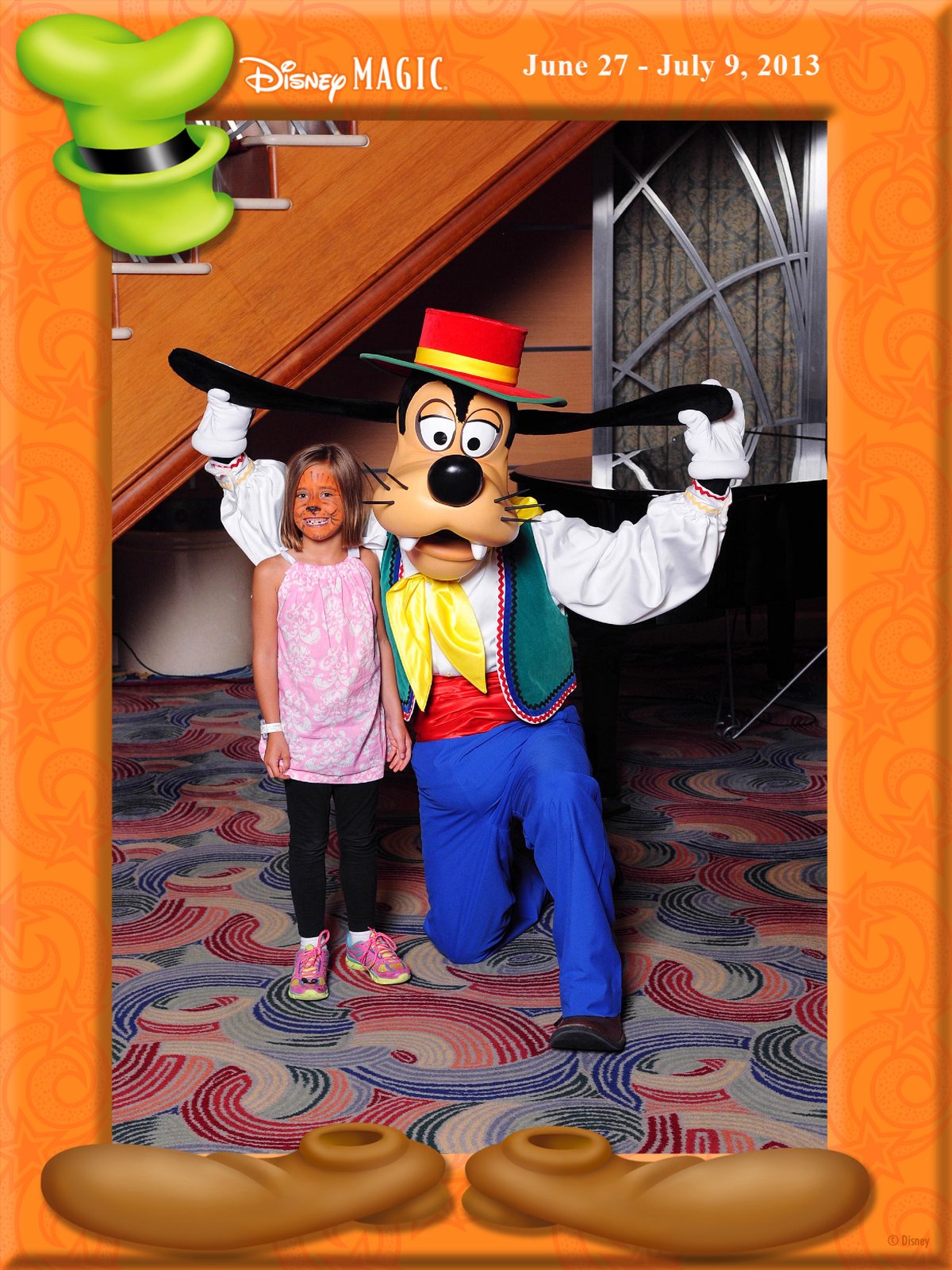 Lisa and Goofy on the stairs