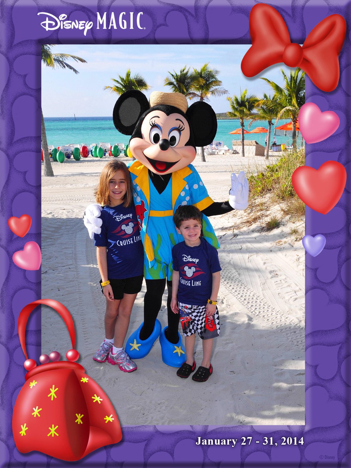 Lisa and Thomas meeting Minnie on the beach