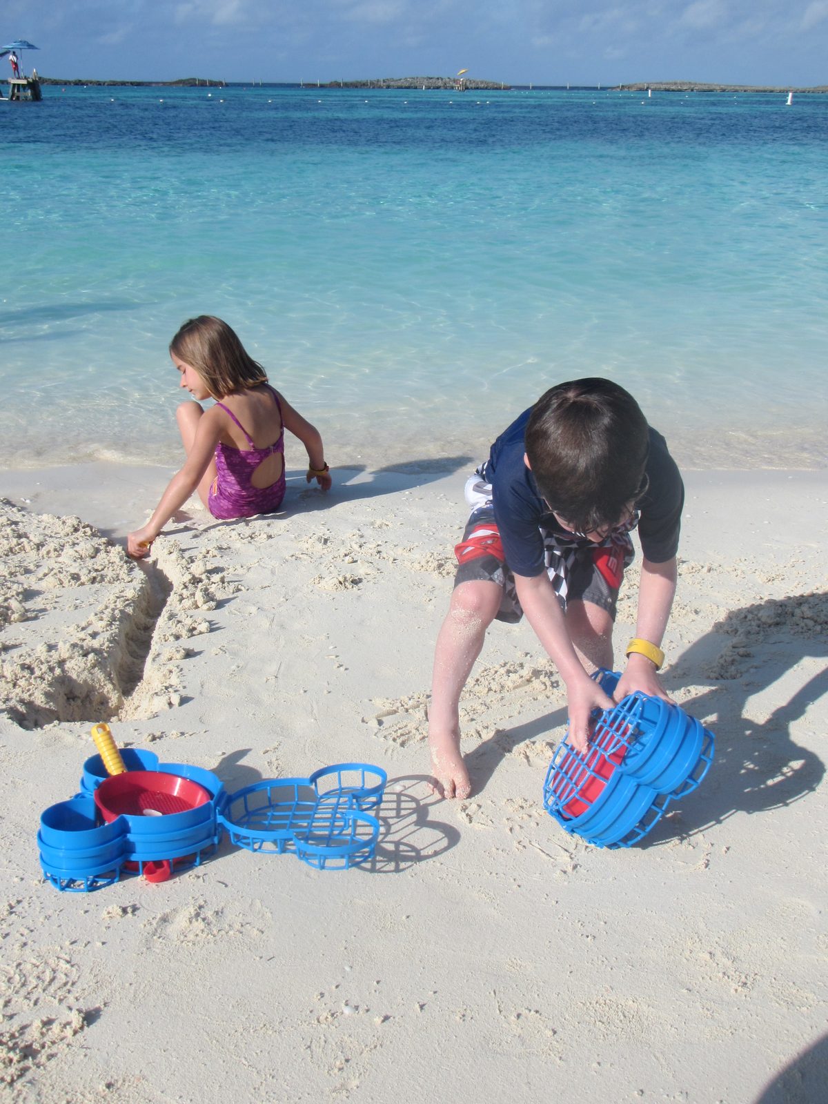 Lisa and Thomas building a sandcastle