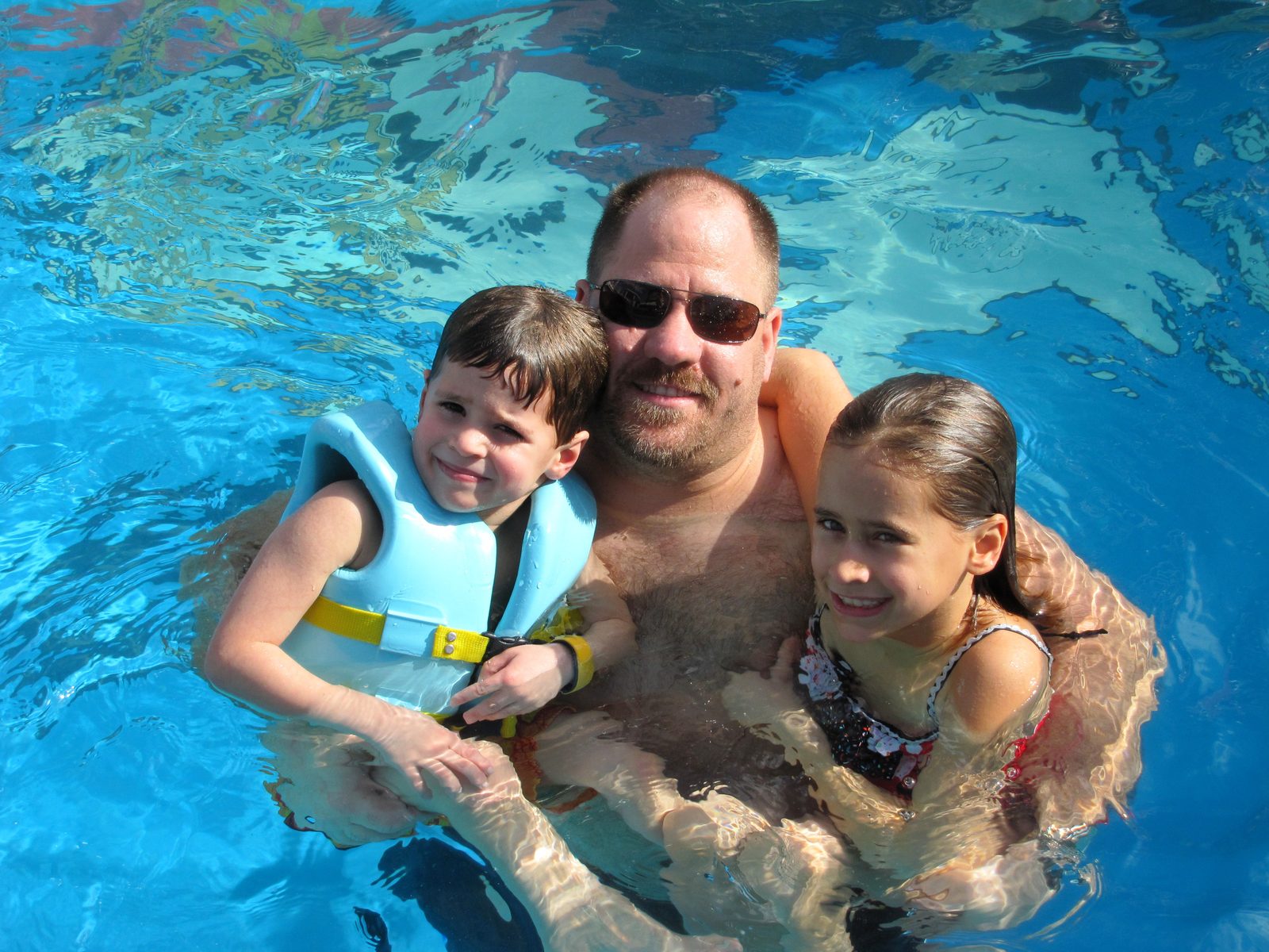 In the pool with Lisa and Thomas in their swim vests
