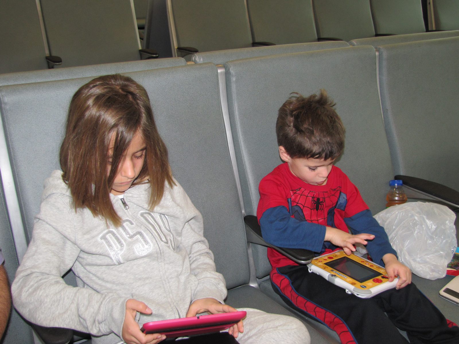 Lisa and Thomas with their tablets at the gate