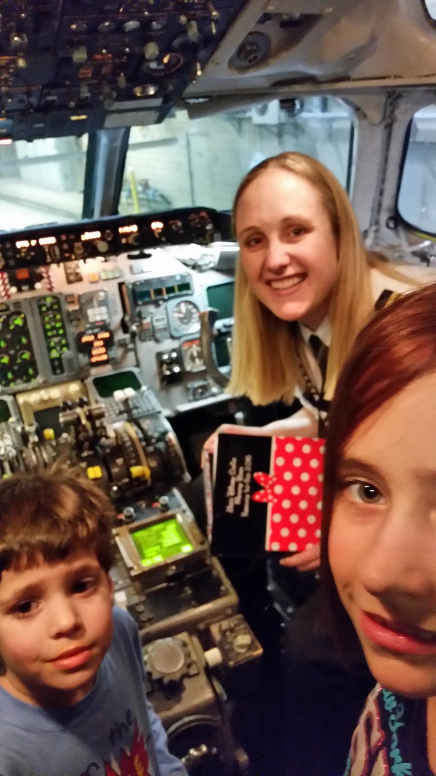 Lisa and Thomas visit the cockpit