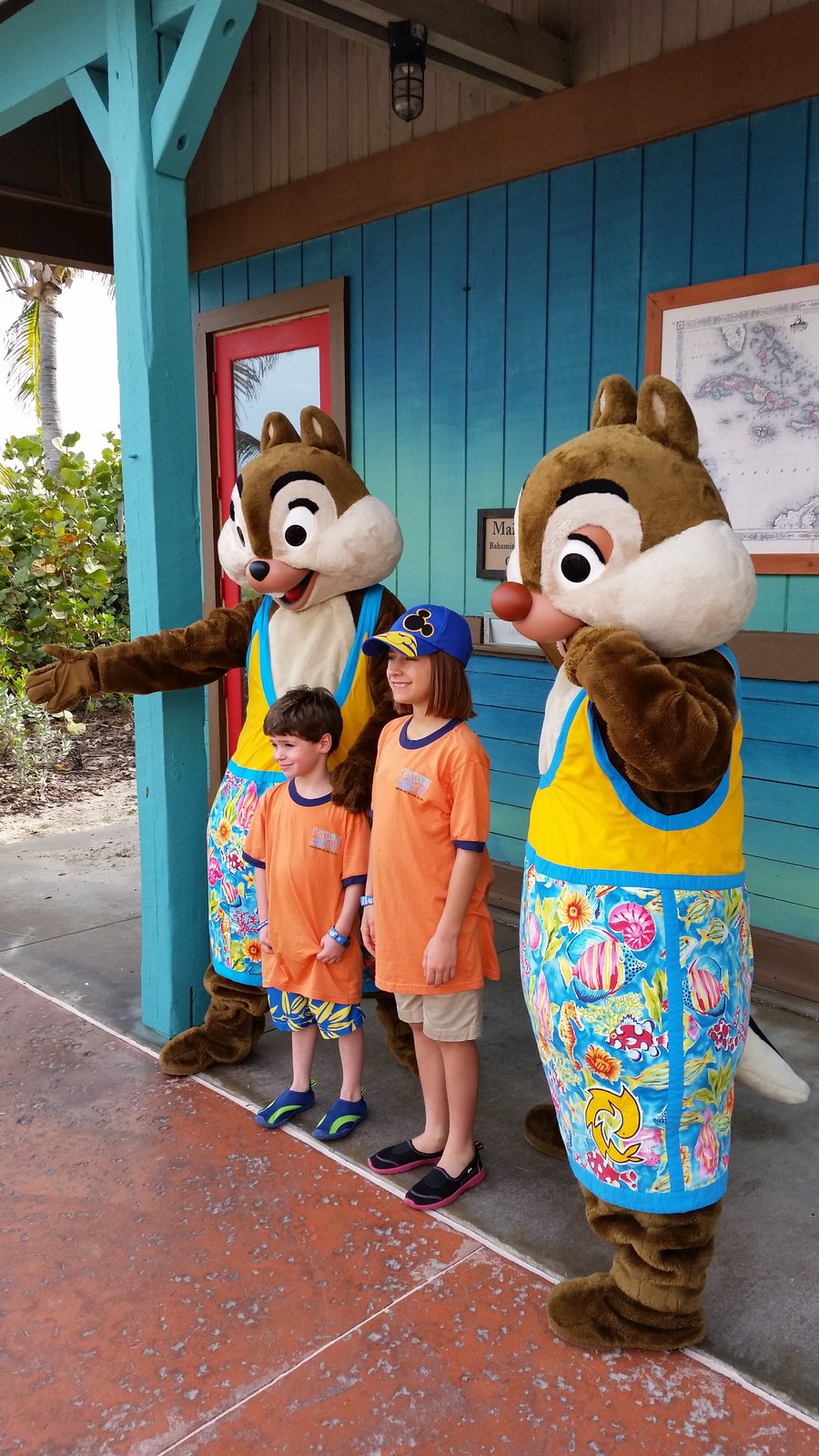 Thomas and Lisa meet Chip and Dale