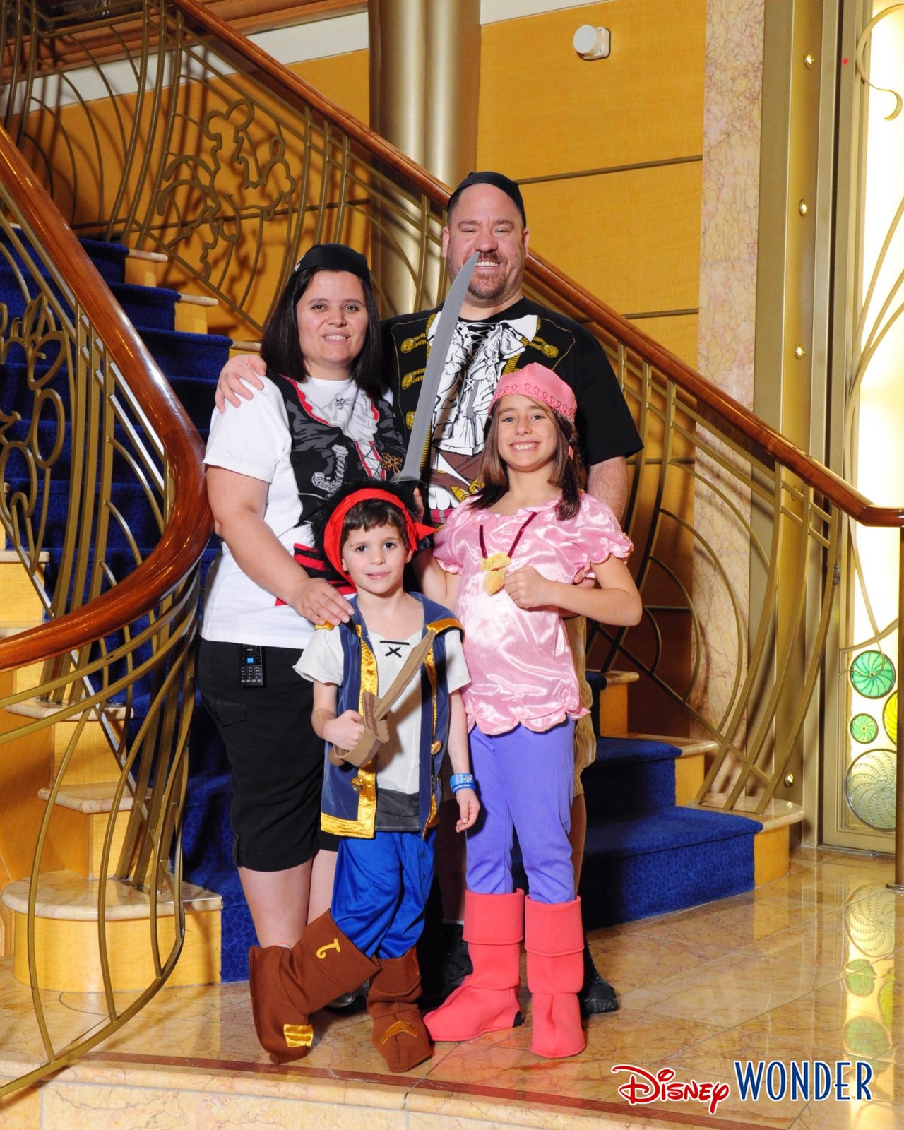 Lisa, Thomas and me in pirate costume on the staircase