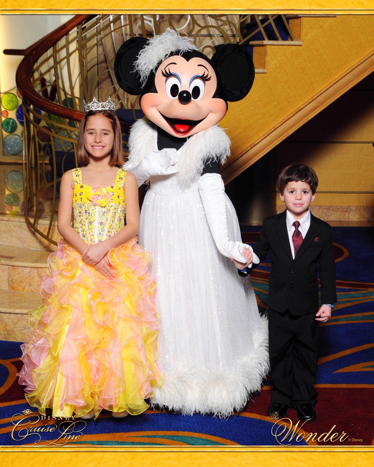 Lisa and Thomas meet Minnie Mouse in her gown