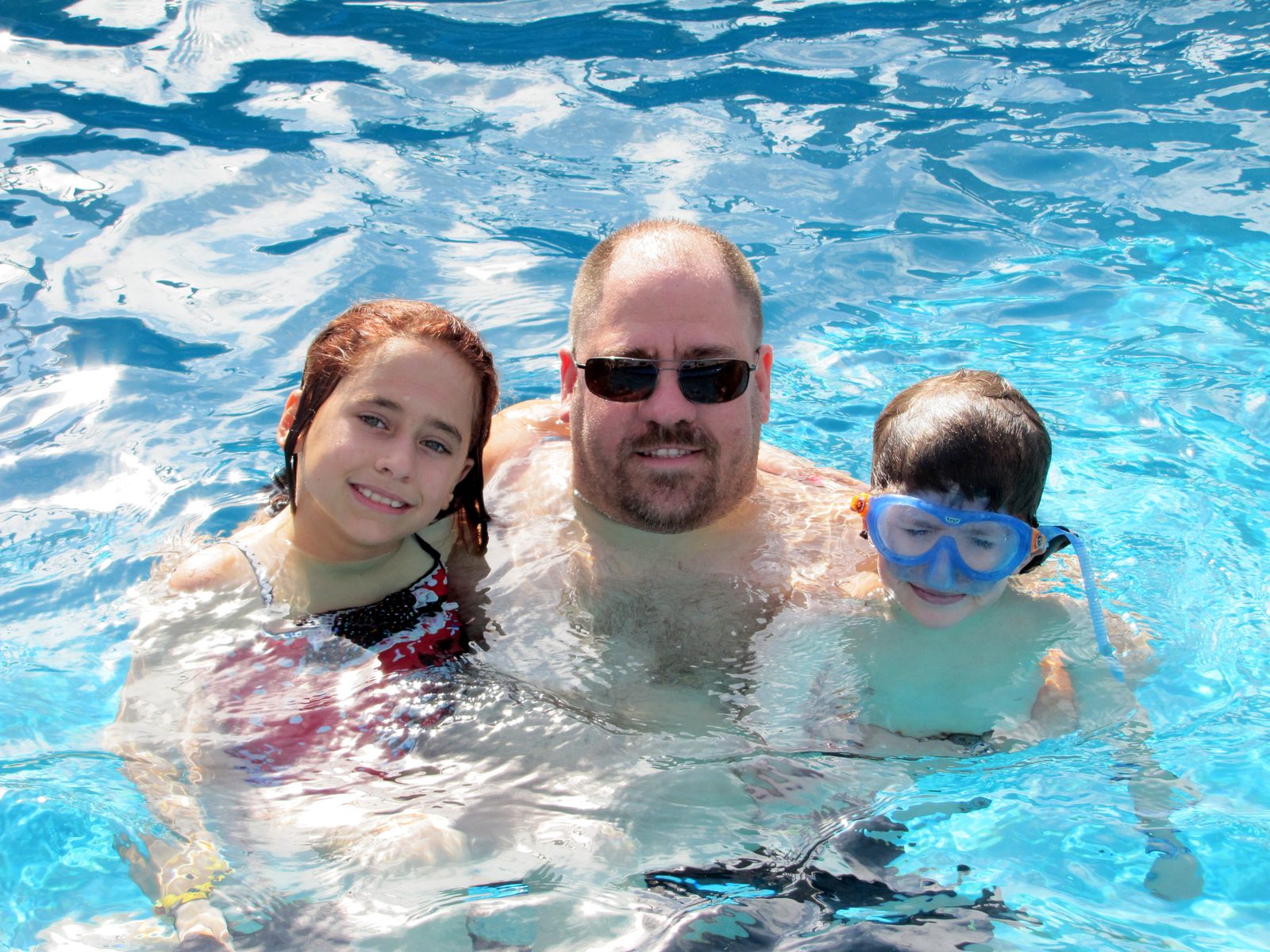 Lisa, Thomas and me in the pool