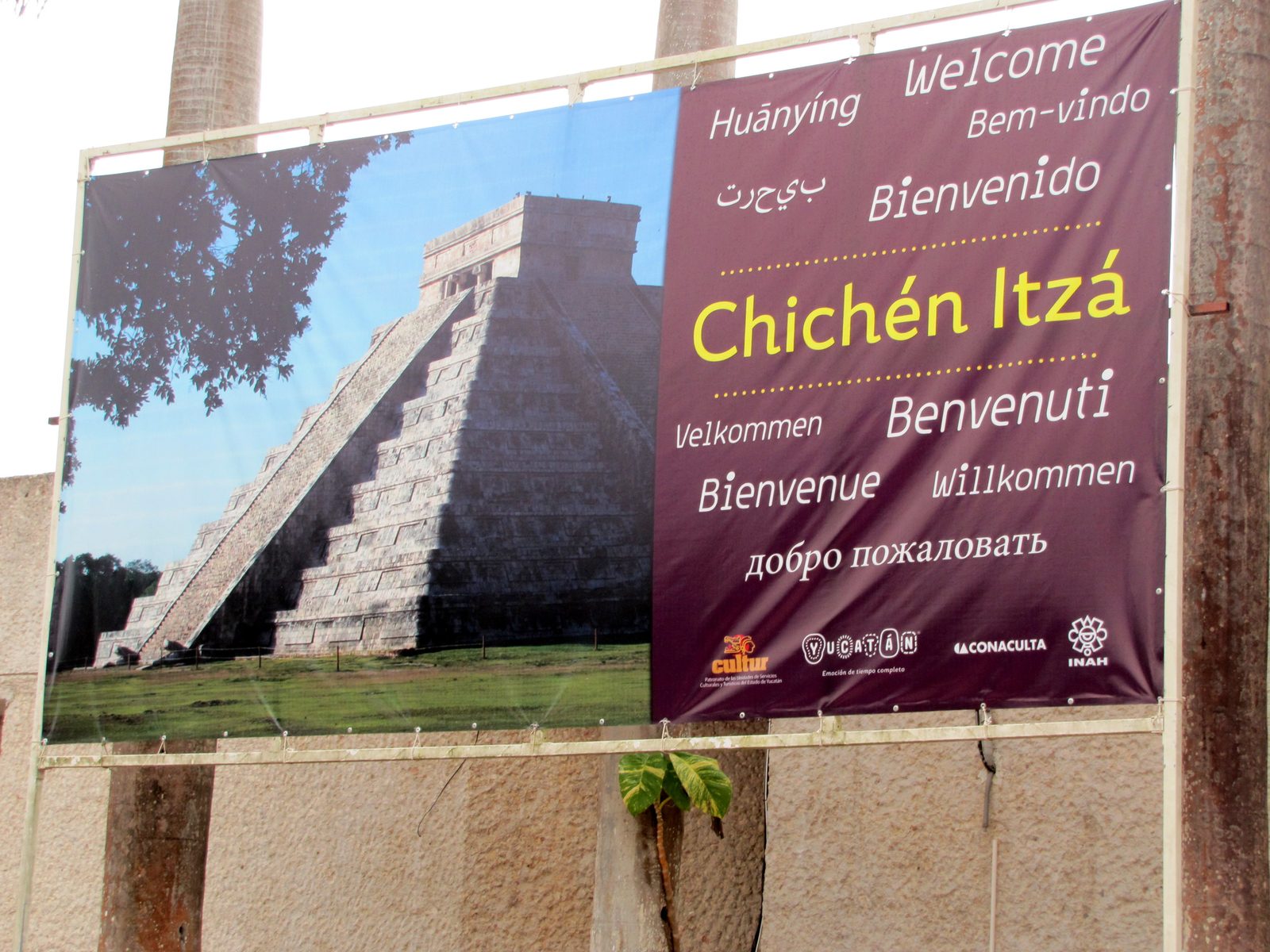 The welcome sign at Chichen Itza
