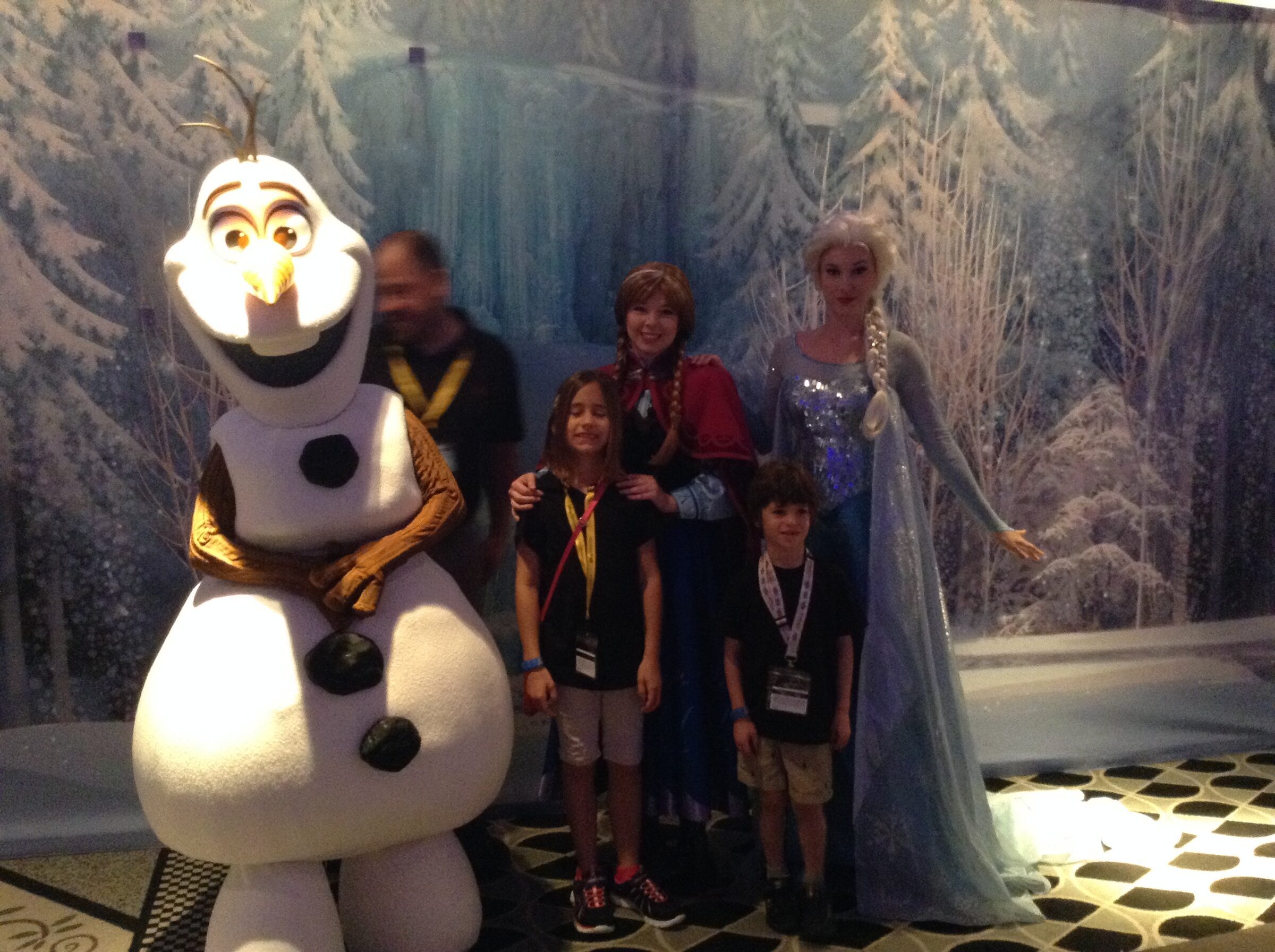 Lisa and Thomas with Anna, Elsa and Olaf