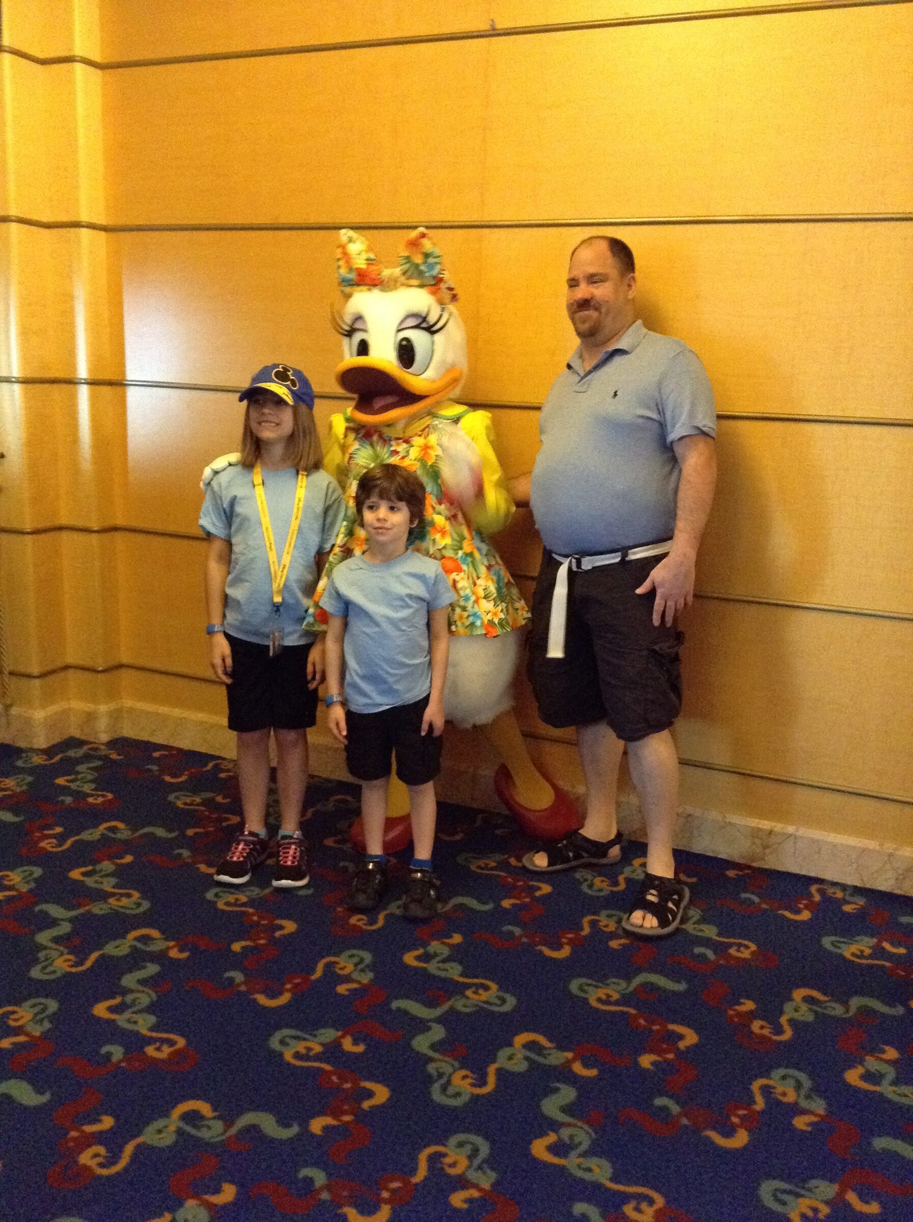 Meeting Daisy Duck before going ashore