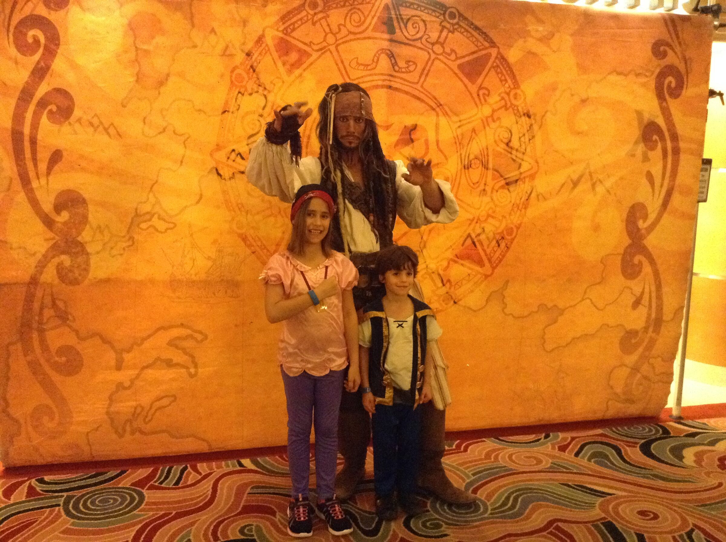Lisa and Thomas met Captain Jack Sparrow