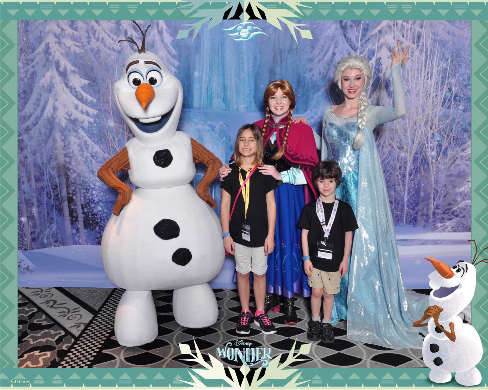 Lisa and Thomas with Anna, Olaf and Elsa