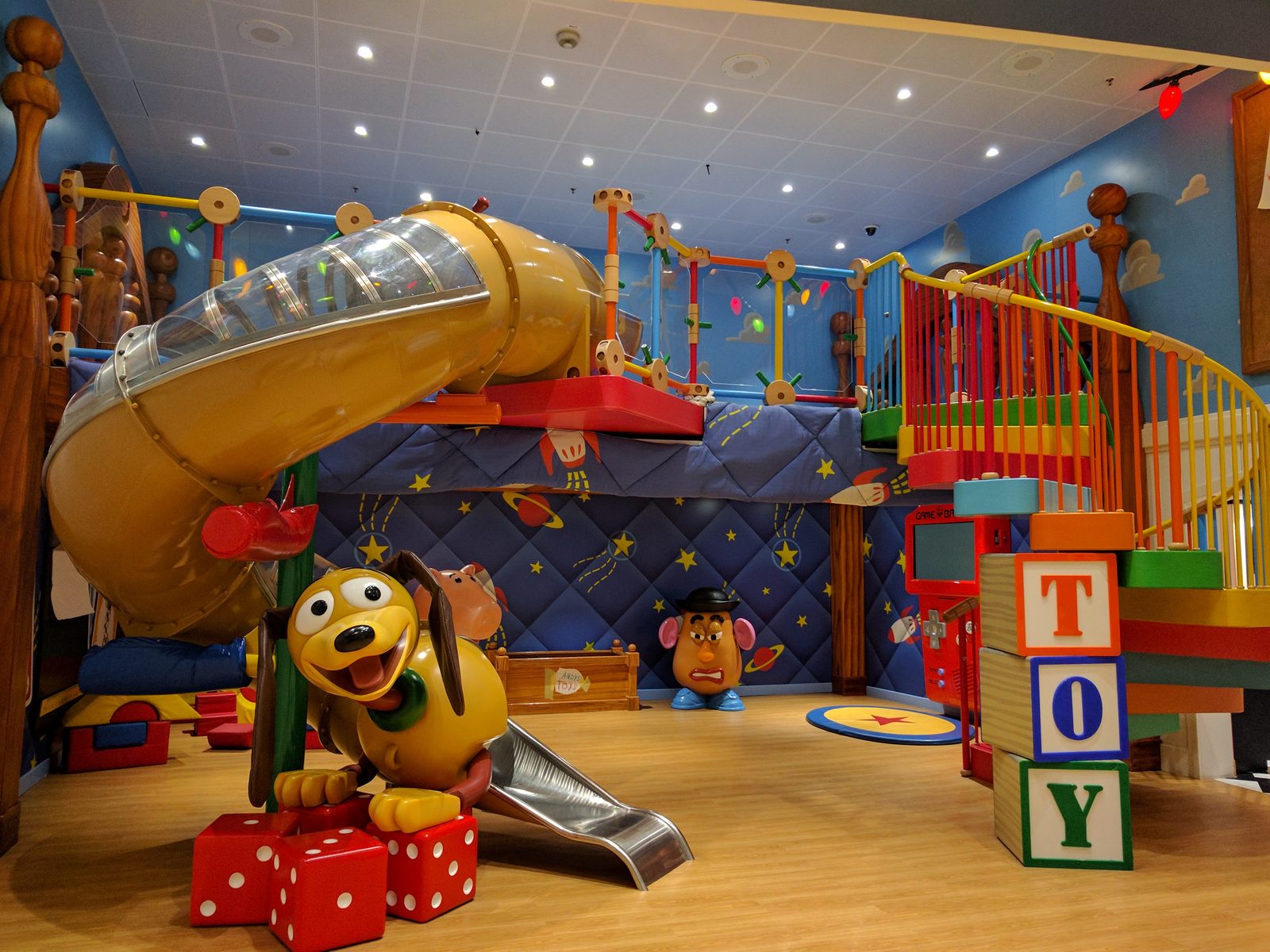 Andy's Room in the Oceaneer Club on the Magic