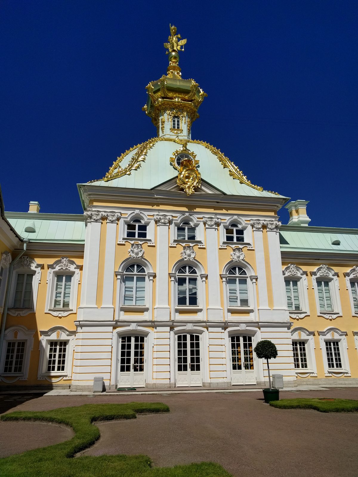 Peterhof's Grand Palace above the Gulf of Finland
