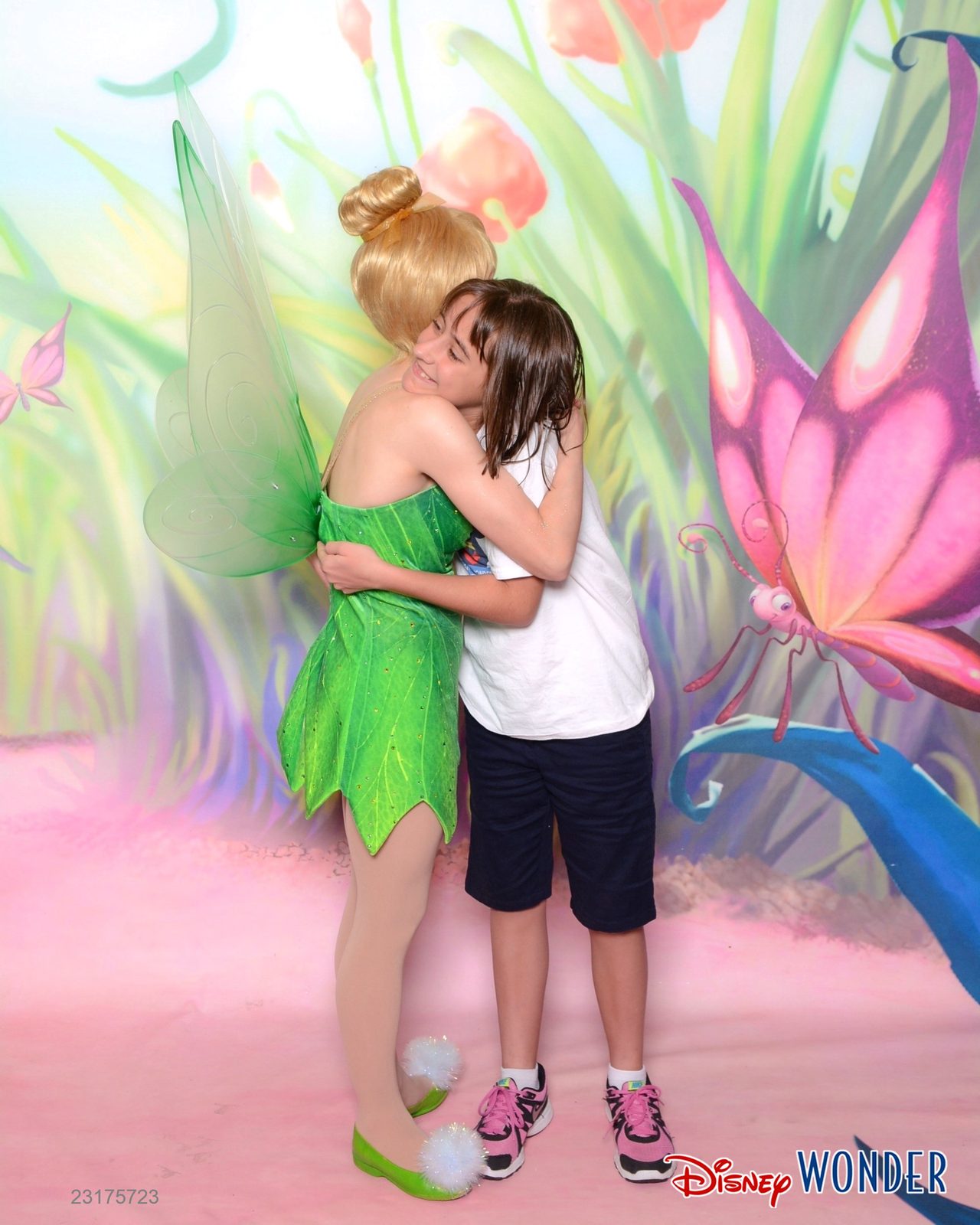 Tinker Bell and Lisa hugging on the Wonder