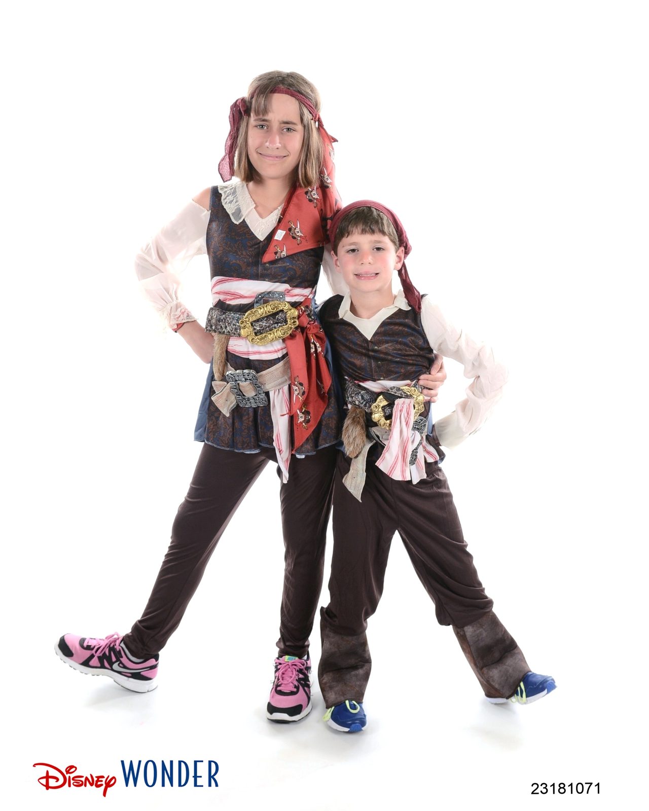 Lisa and Thomas in their pirate costumes