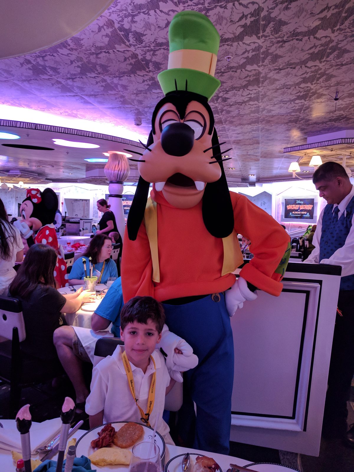 Goofy and Thomas at breakfast on the Wonder