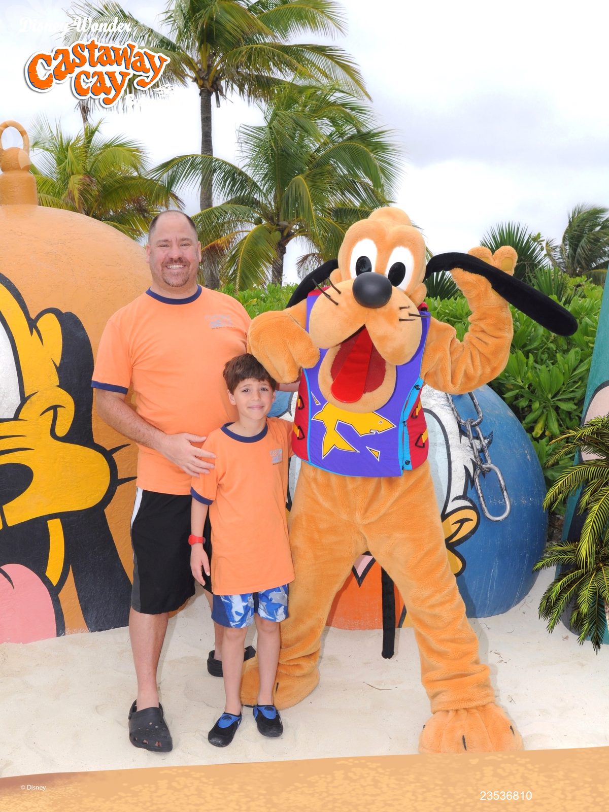 Michael, Thomas and Pluto in his Castaway Cay outfit