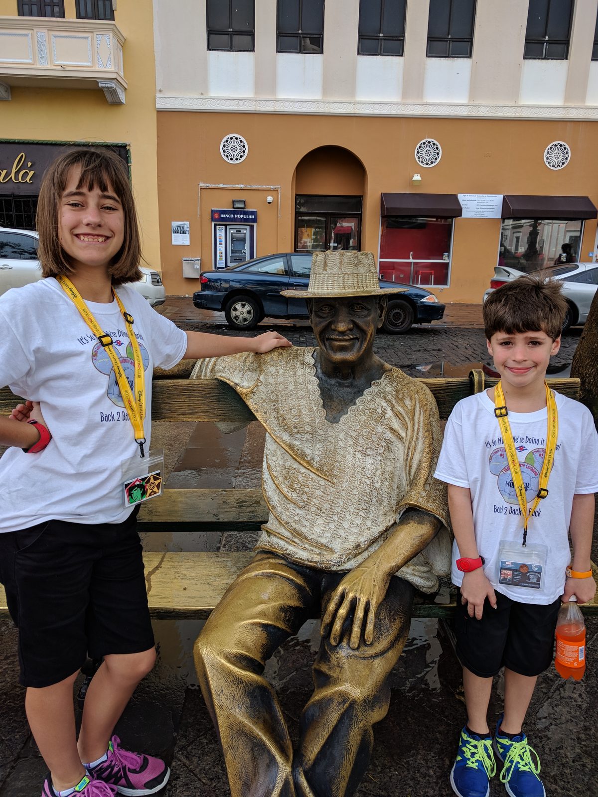 Lisa and Thomas with the statue in Old San Juan