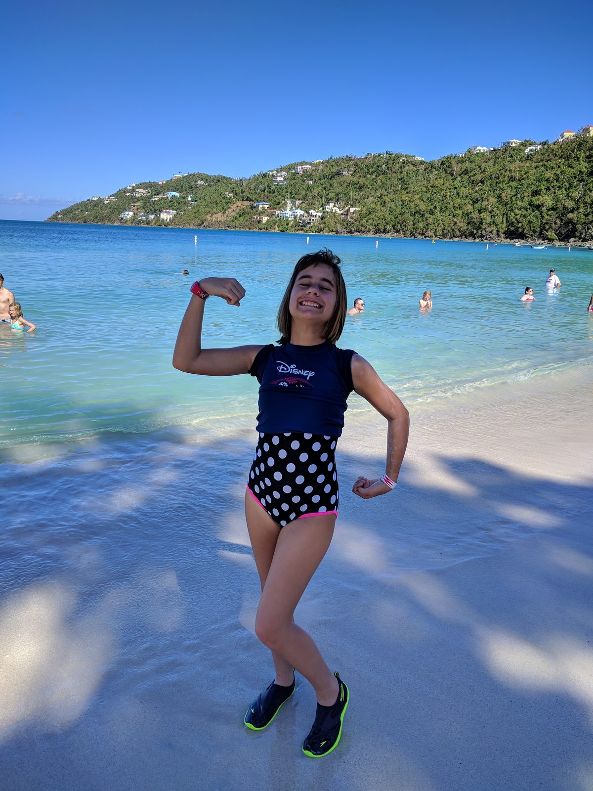 Lisa flexing on arrival at the beach