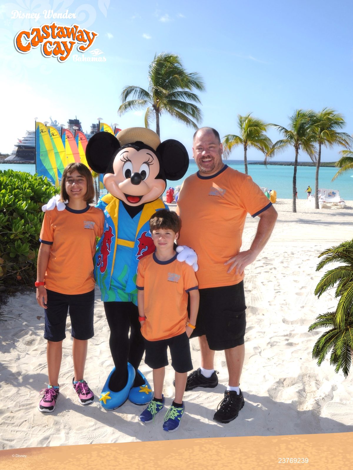 Lisa, Minnie in her Castaway Cay outfit, Thomas and Michael
