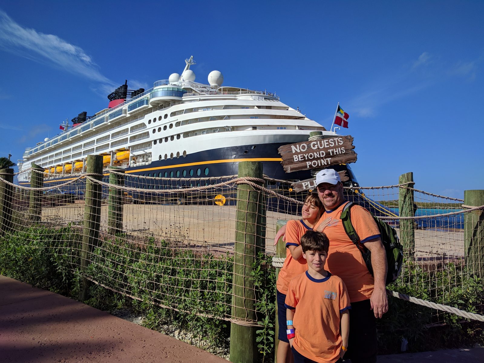 Lisa, Thomas and me at the Castaway Cay welcome gate