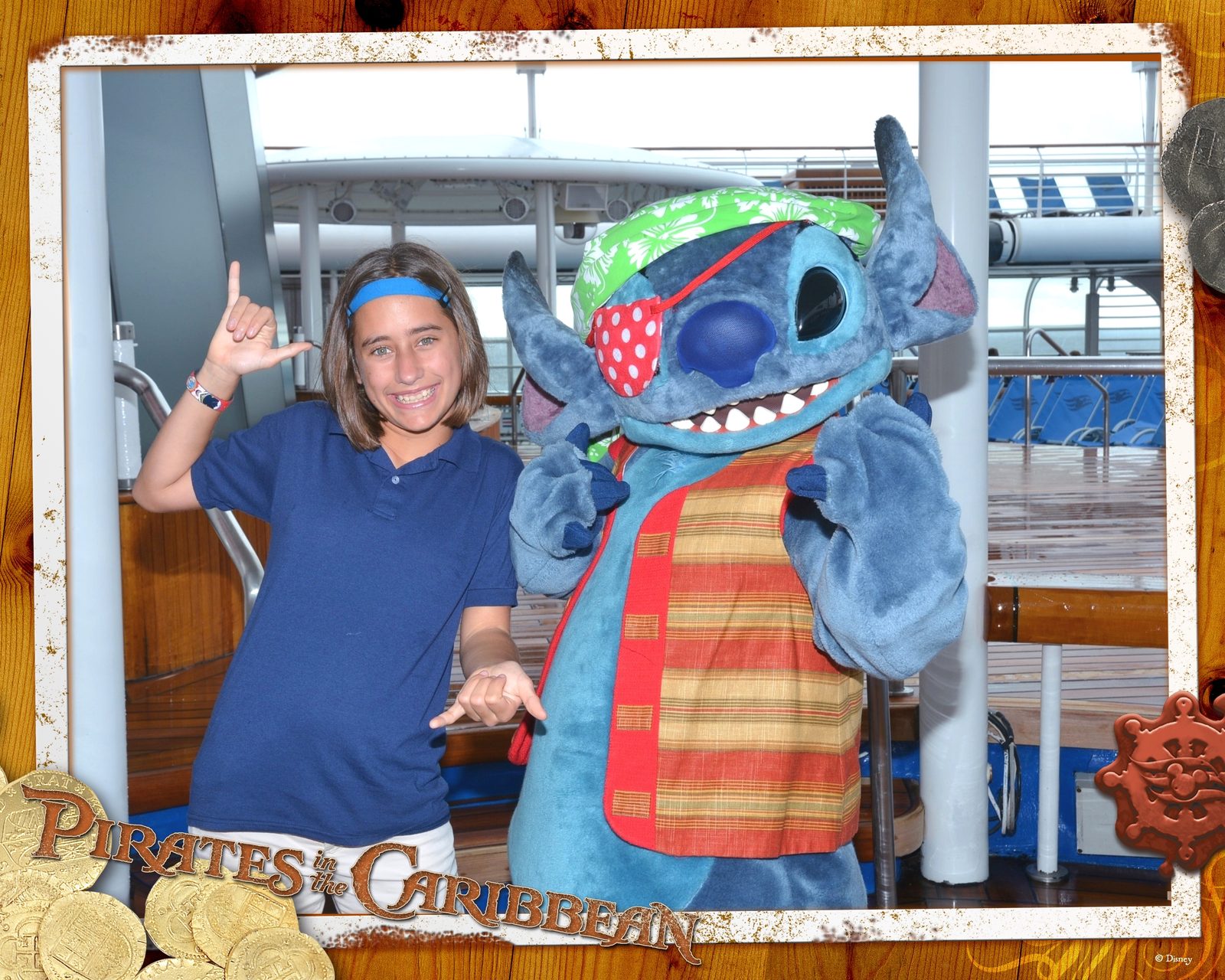 Lisa meets Stitch in pirate garb