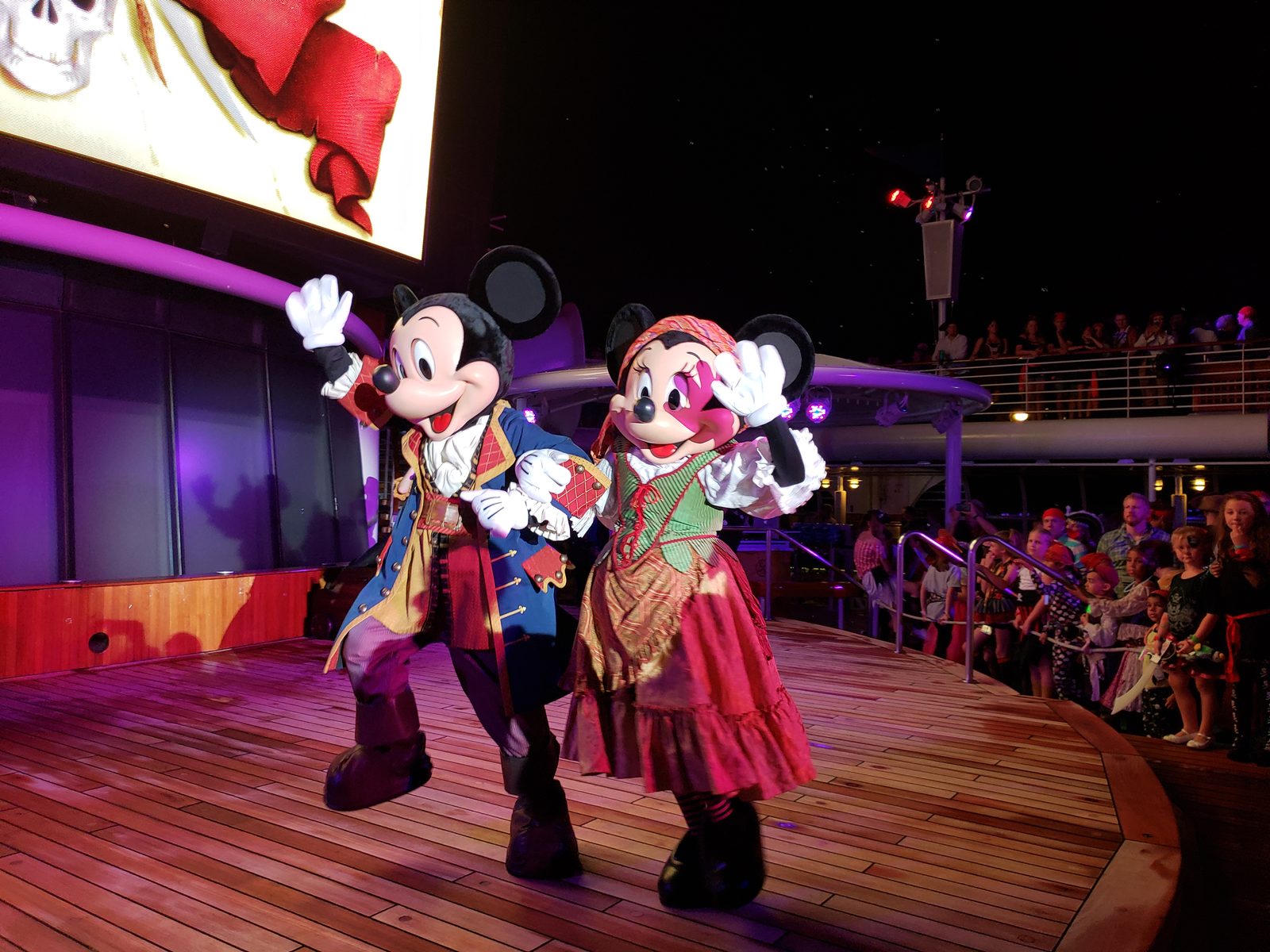 Mickey and Minnie's pirate finale