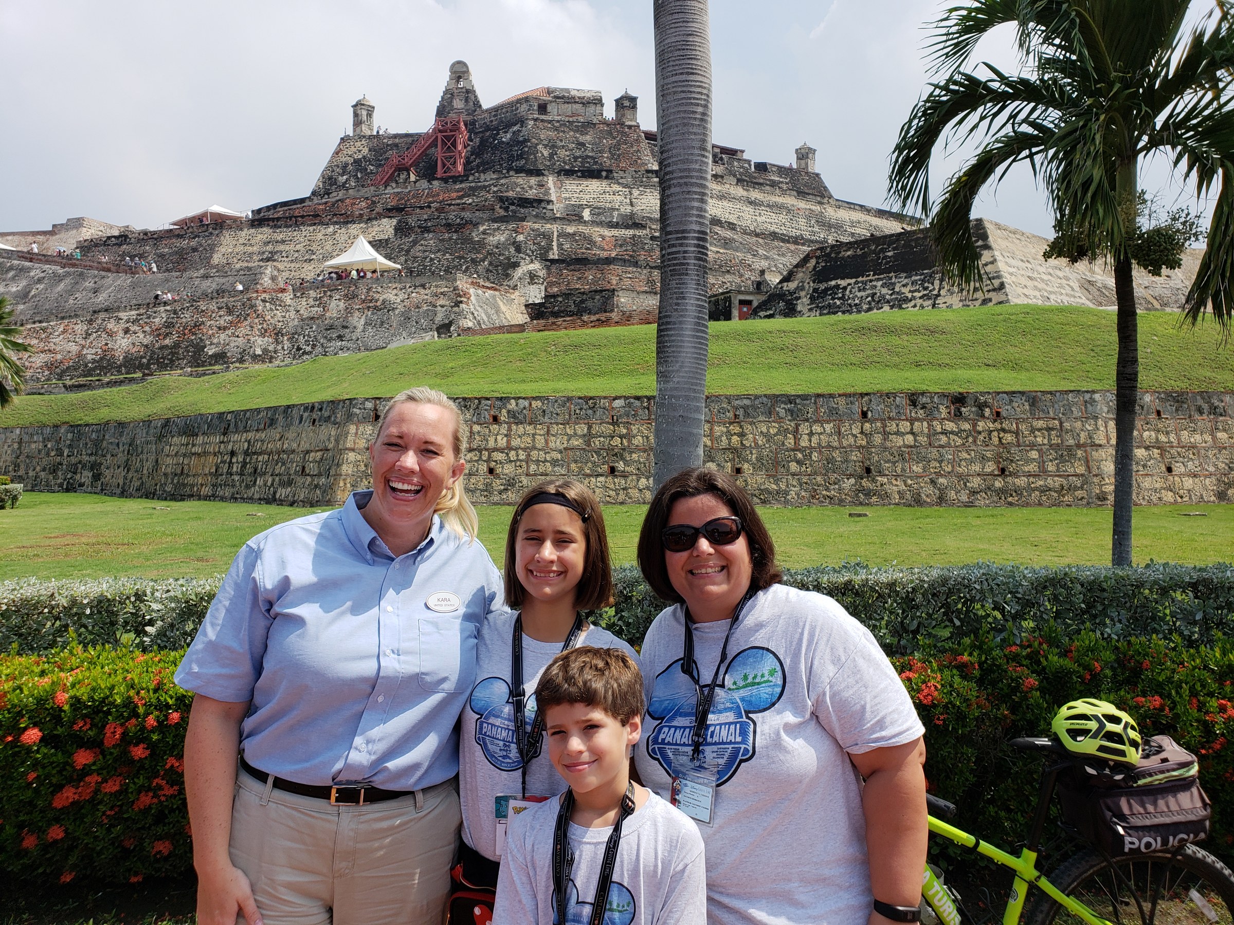 Kara, one of our ASL interpreters, with Lisa, Thomas and Kathy at Castillo San Felipe de Barajas