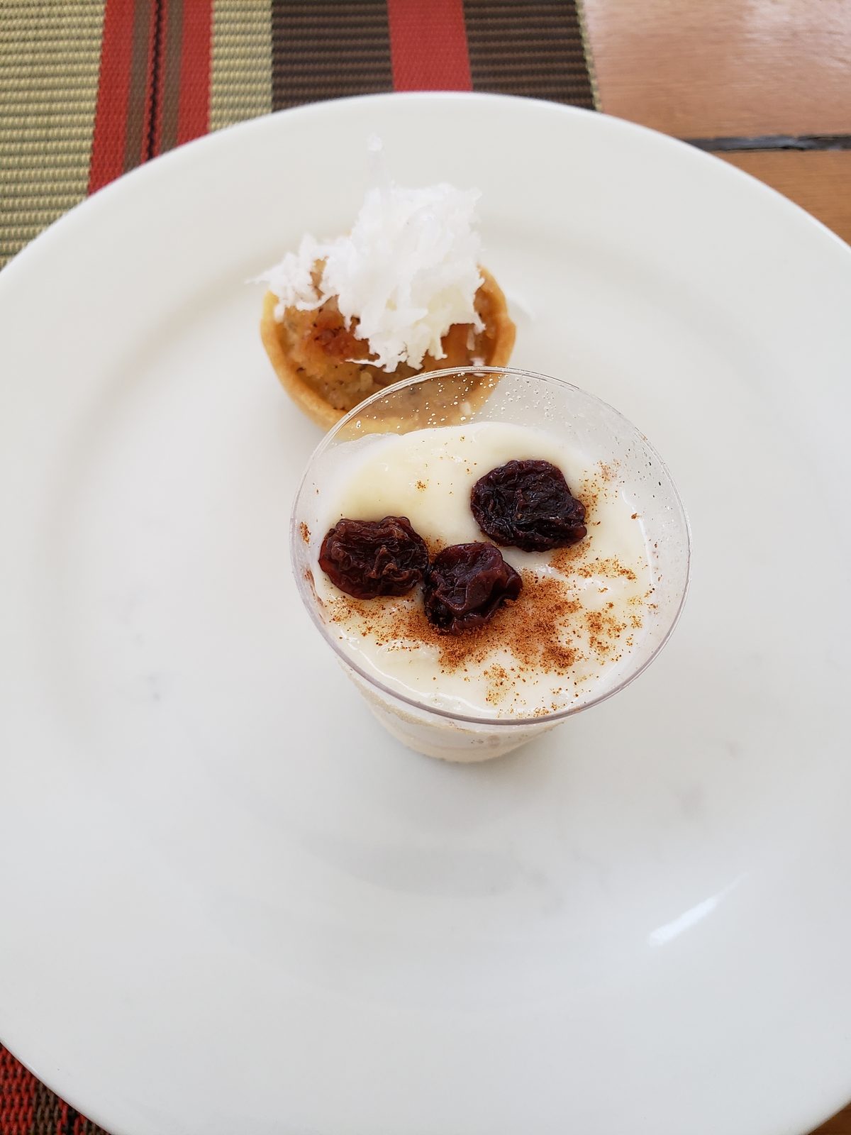 Rice pudding and a tart at Las Americas