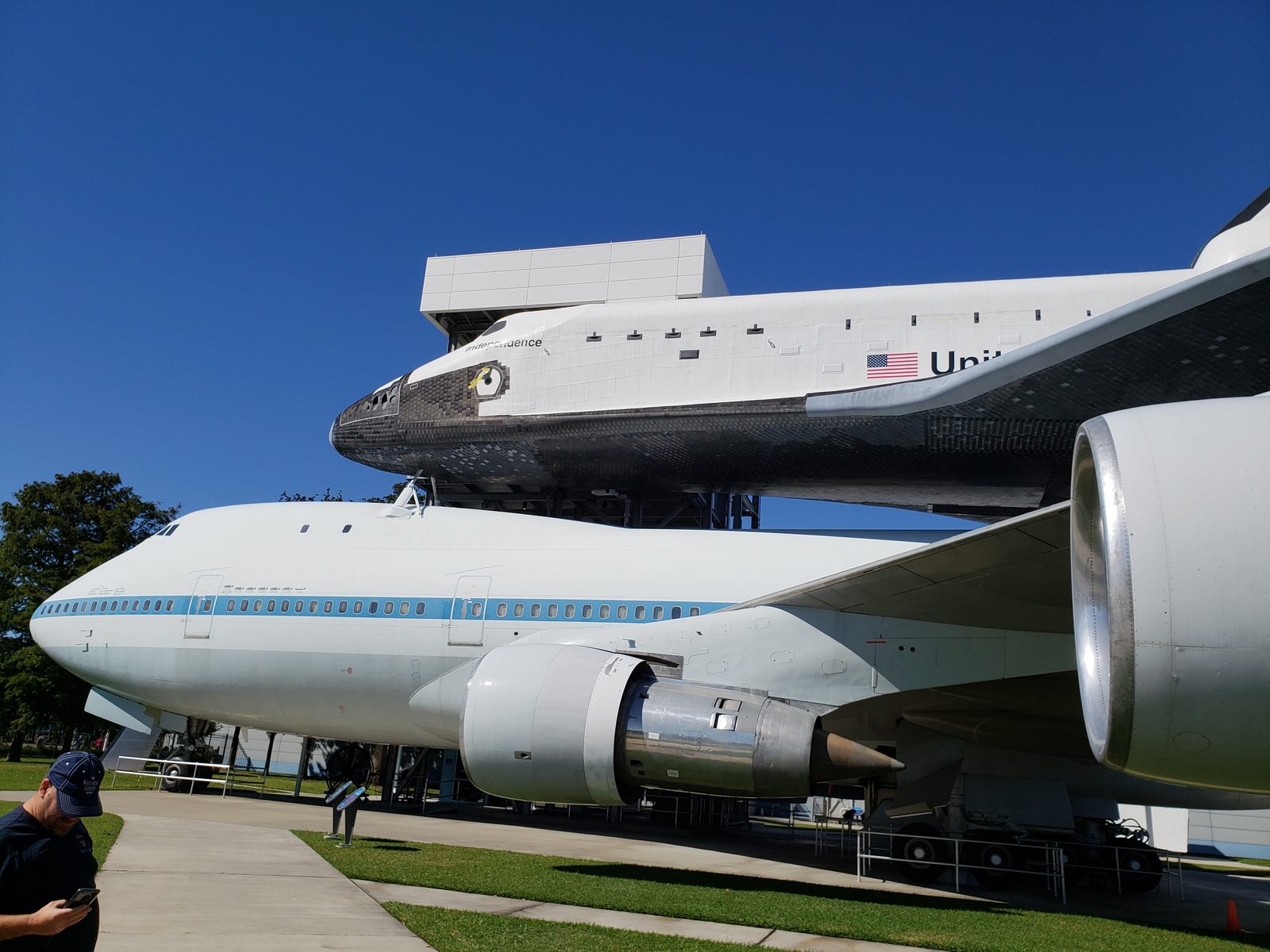 Space shuttle Independence on its carrier plane