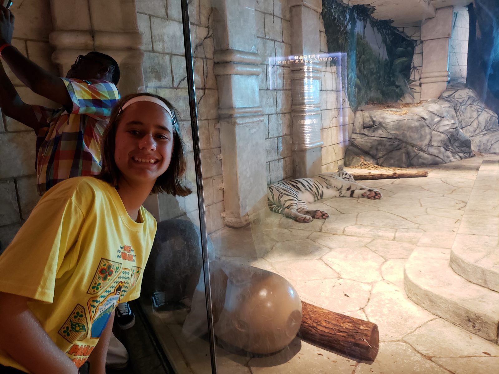 Lisa near the white tiger exhibit