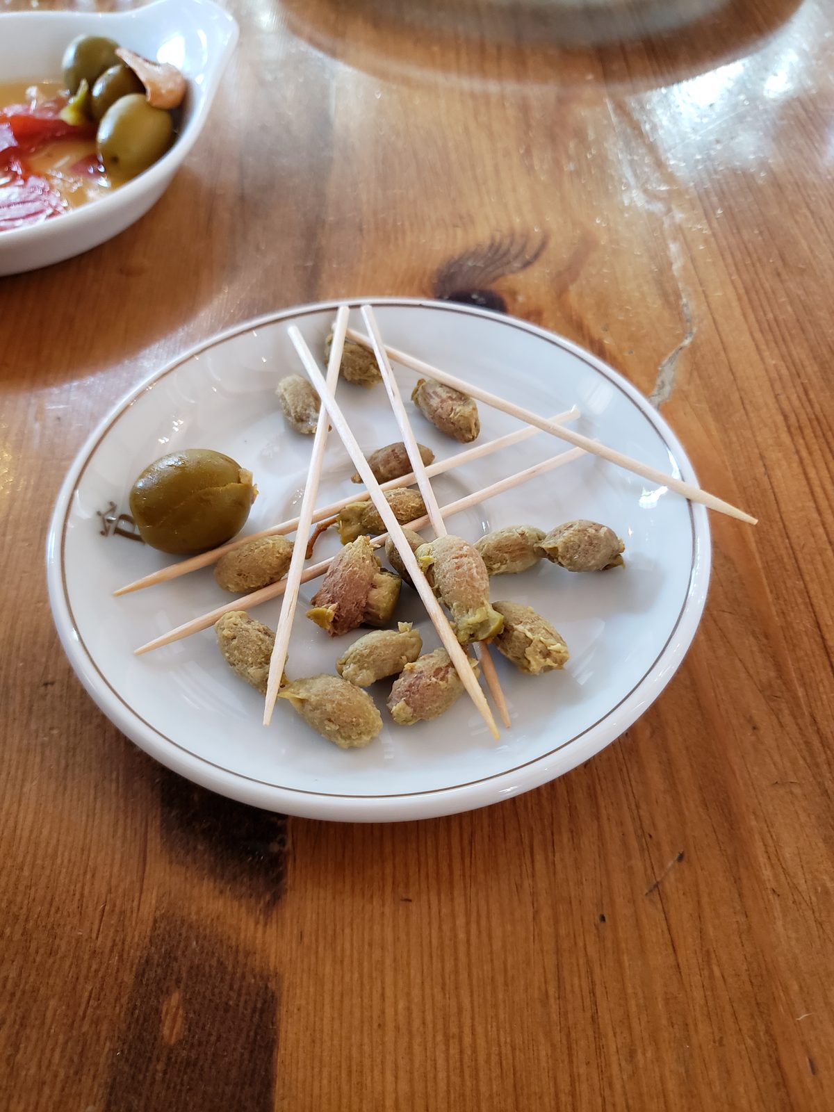 Olives and skewers at the refreshment stop