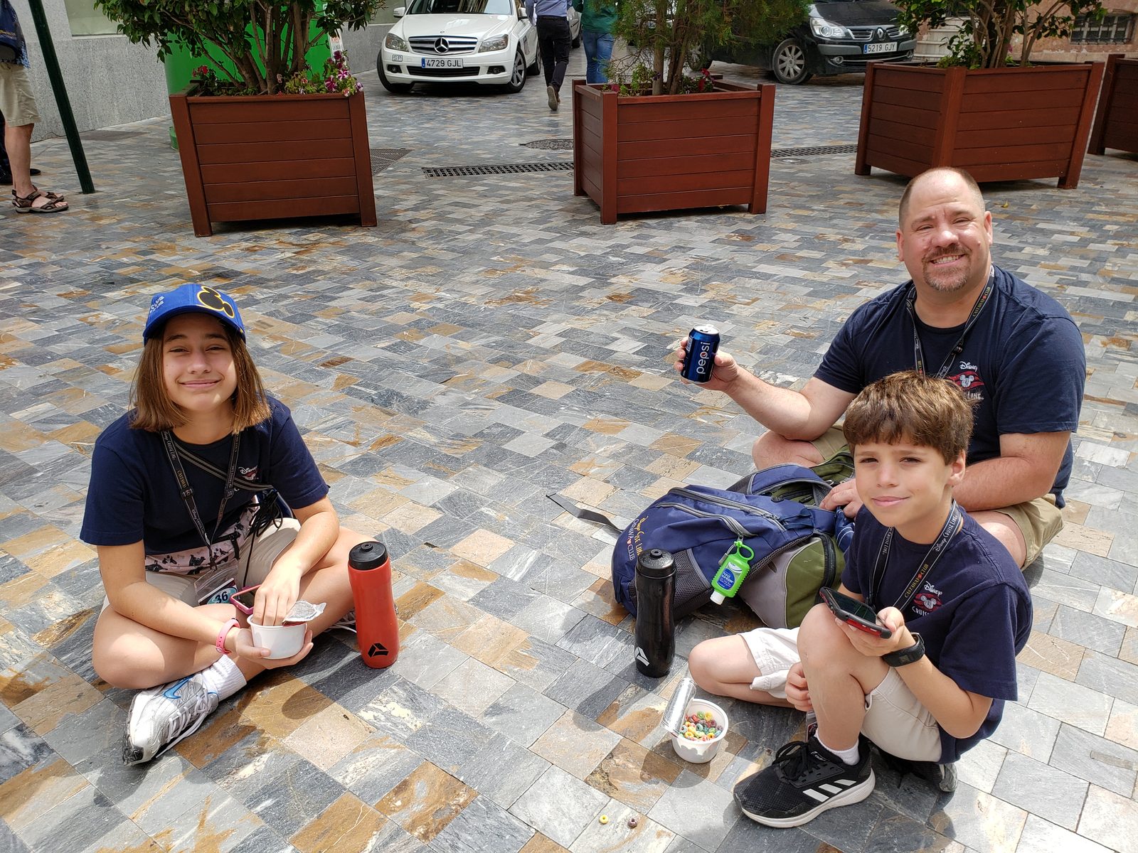 A snack break on Calle Mayor