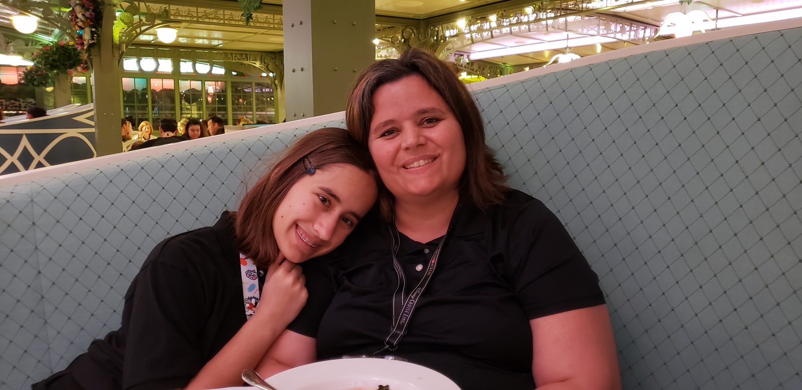 Kathy and Lisa at dinner