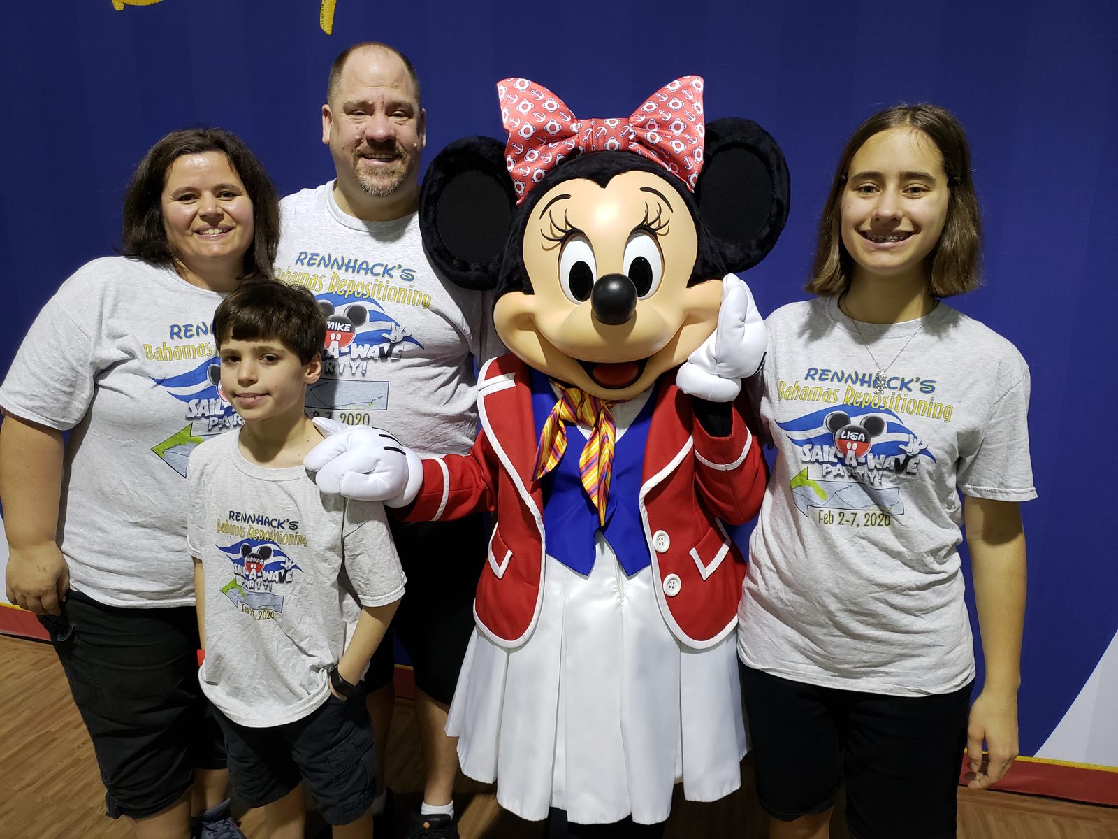 Kathy, Thomas, Michael, Minnie in her sailor outfit & Lisa before boarding in San Juan