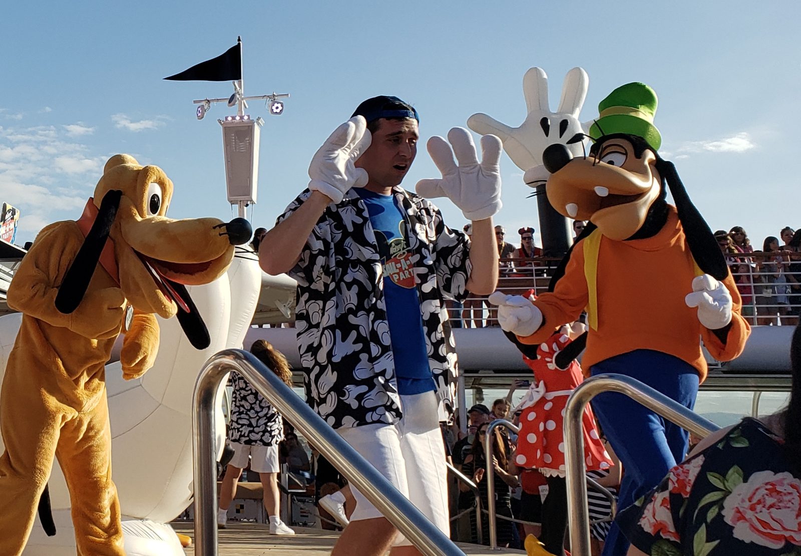 Pluto, Minnie & Goofy at Mickey's Sail-A-Wave Party leaving San Juan
