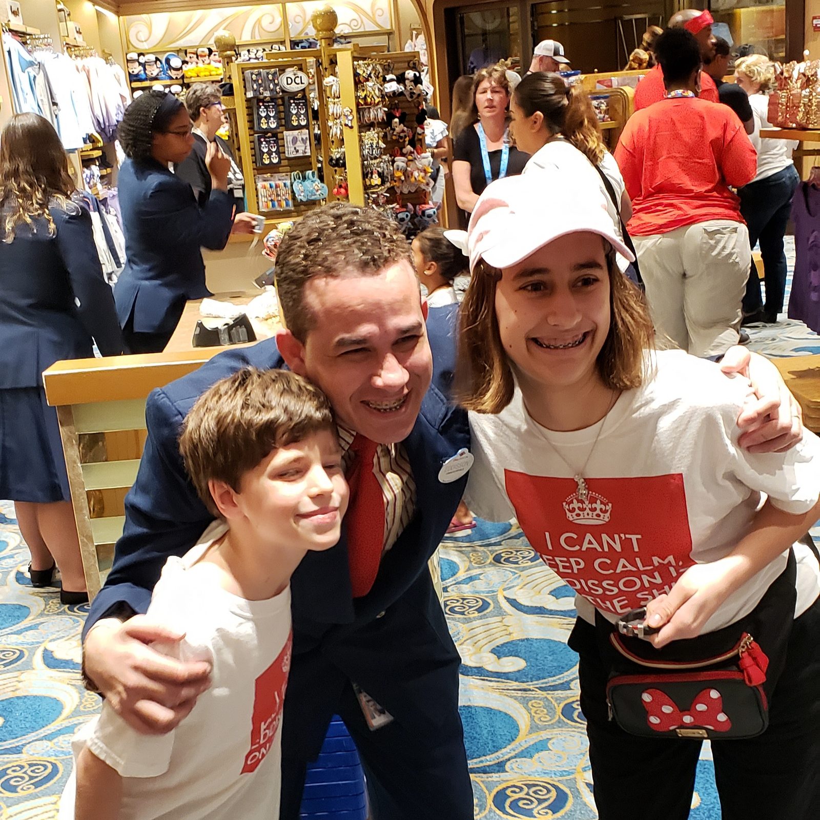 Thomas, Eddisson and Lisa in the shops on the Wonder
