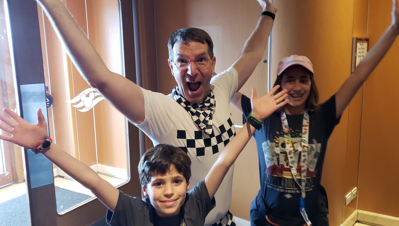 Lisa, Thomas and me cheering in the hallway